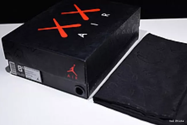 retro 4 Vibrant kaws 2906 930155- black Air Nike Jordan 540 0619
